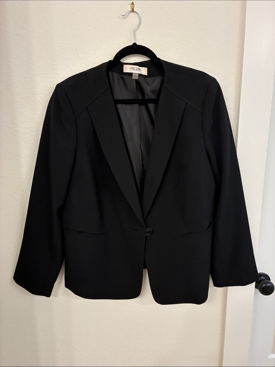 Jones Studio Jackets & Blazers - Like New |Jones Studio Collection Black Blazer | Size 14W | Classic Career